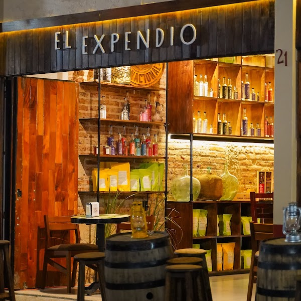 El Expendio Bar - Mezcal María Dolores y Café Orgánico